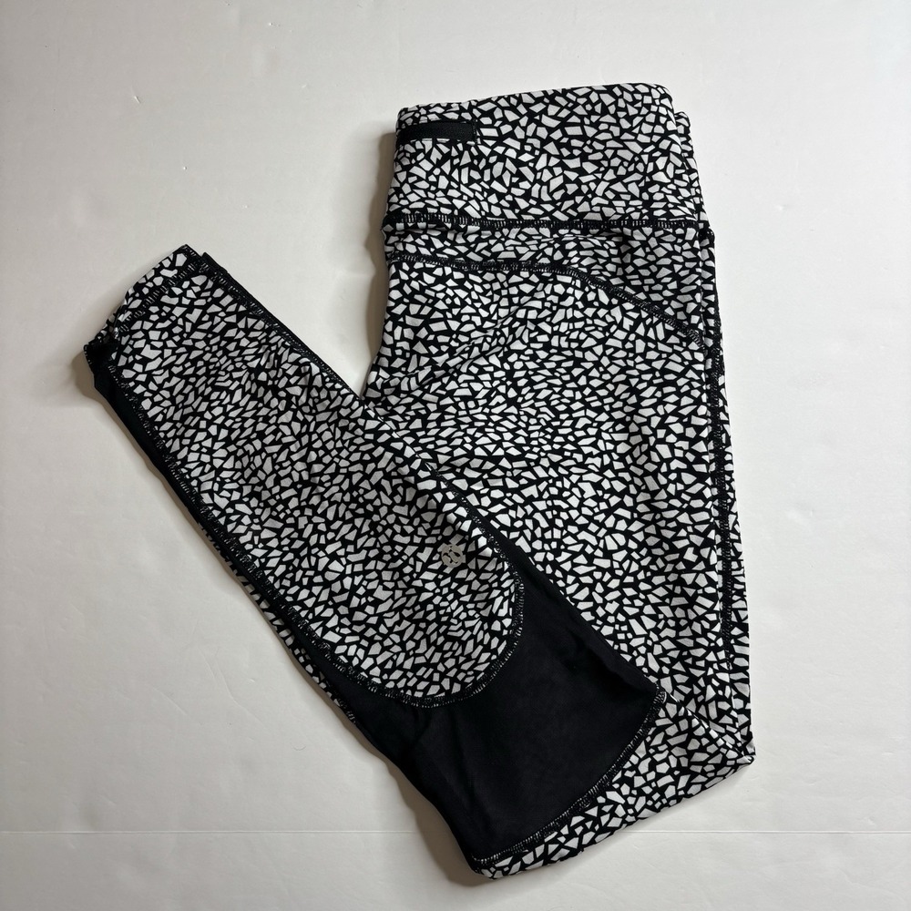Rare Lululemon Inspire Tight II 27" Leggings Size 6 Miss Mosiac White & Black
